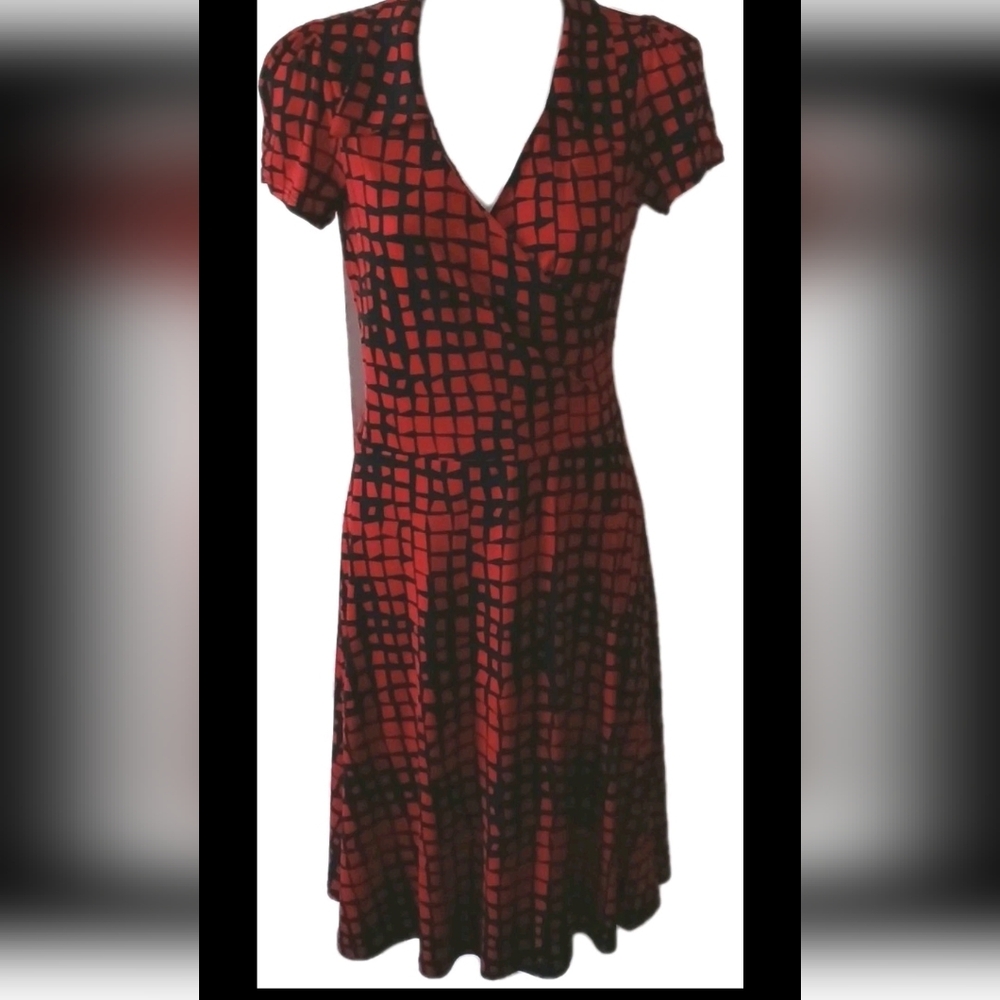 Le Chateau - Women's VTG Small Red/Black Wrap Style Short Sleeve Stretch Dress